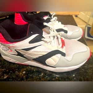 Puma Trisonic XS 850 Plus - OG white, Black, and Pink